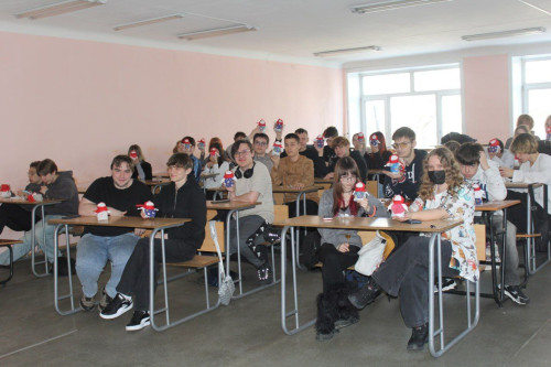 Сохраняя традиции: в ХИИК прошёл мастер-класс по созданию народной куклы Сохраняя традиции: в ХИИК прошёл мастер-класс по созданию народной куклы